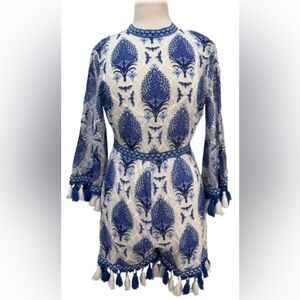 Size M NWT CBR Bllue and White Floral Romper